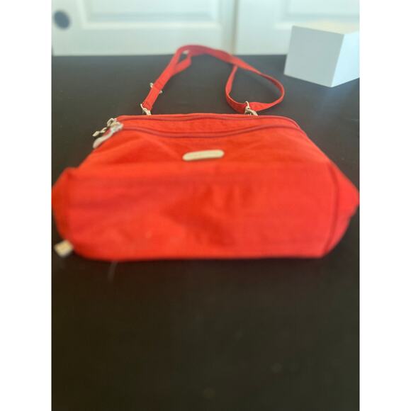 BAGGALLINI CROSSBODY BAG PURSE REMOVABLE STRAPS EXTRA POCKETS RED - Picture 2 of 10